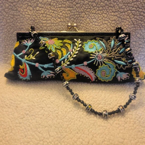 Vintage Chateau Beaded Embroidered Black w/Satin Kiss Lock in Floral Paisley - Picture 3 of 13